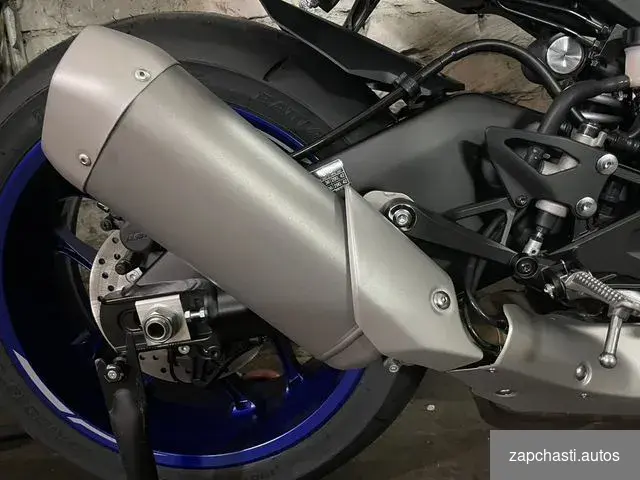 с нового мотоцикла yamaha R1 2021