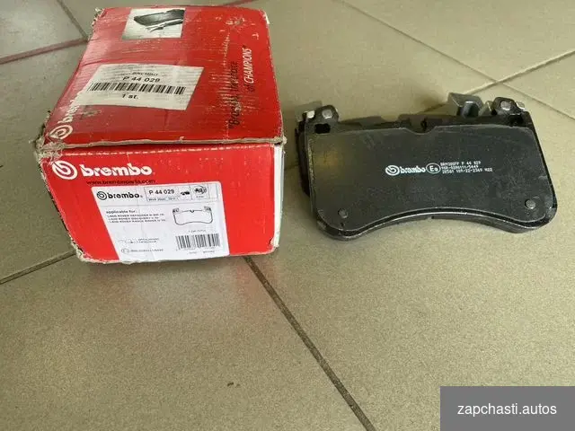 Колодки тормозные передние p44029 Brembo Италия