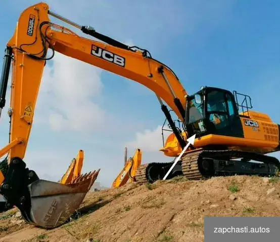 Купить JCB JS 220 Стекло лобовое нижнее (Джисиби)