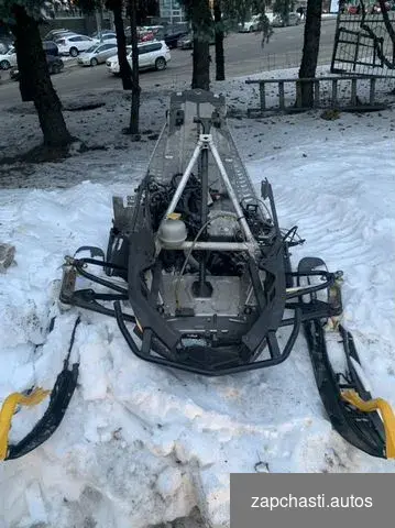 В разборе снегоход brp Ski-Doo