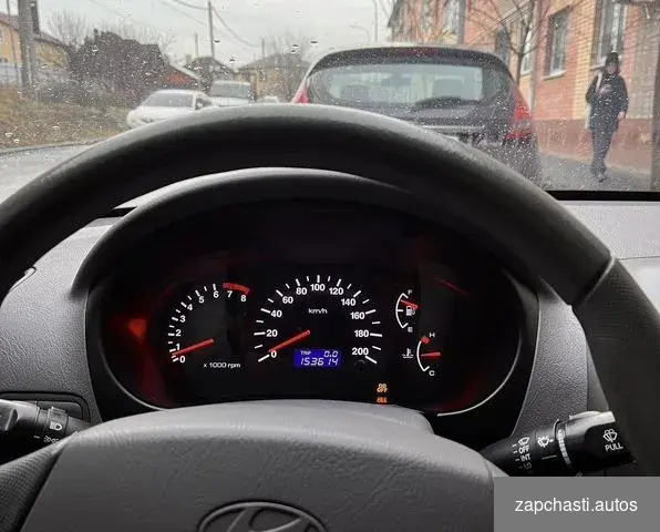 в приборную панель hyundai Accent как