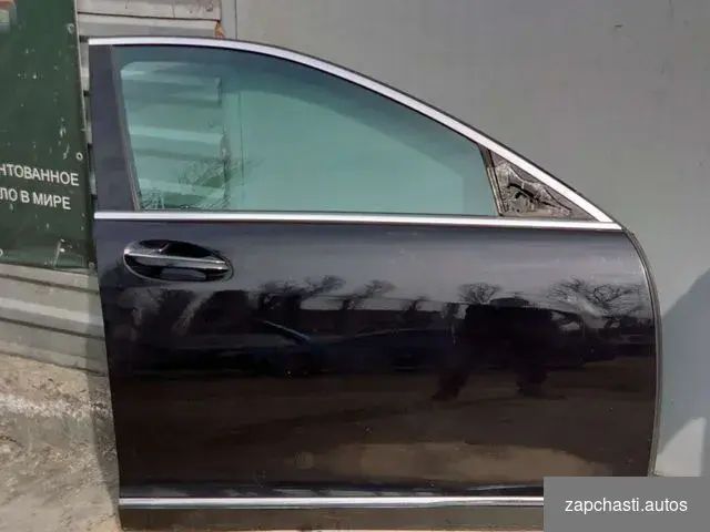 дверь чёрного цвета mercedes Benz S class